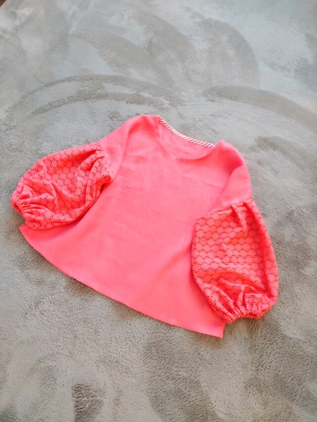 ピンクリネン&ニットレースのパフスリーブブラウス