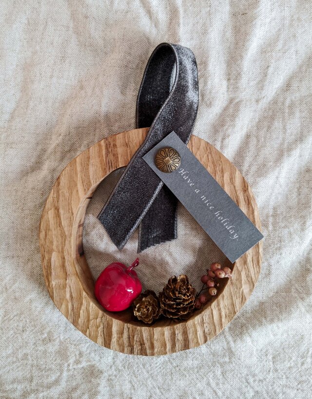 リース　中(リボングレー)