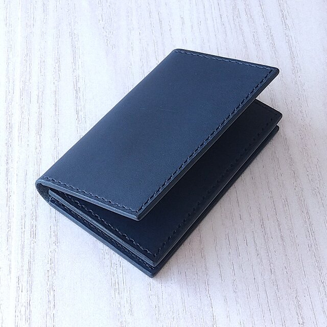 通しマチの本革名刺入れ　コバルト　リネアヴァスカversion