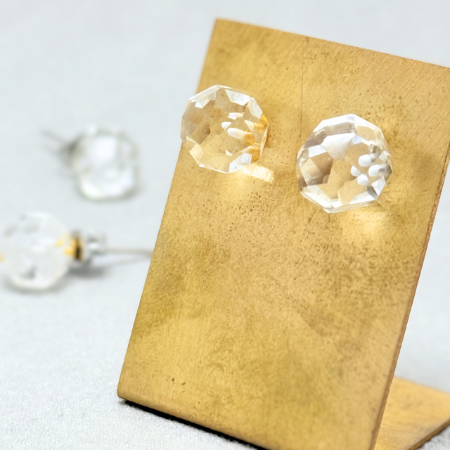 8mm 光の結晶 クォーツ/白水晶 天然石ピアス - ブリリアント M -white