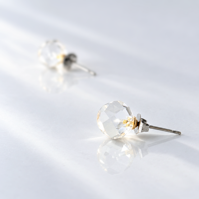 8mm 光の結晶 クォーツ/白水晶 天然石ピアス - ブリリアント M | iichi