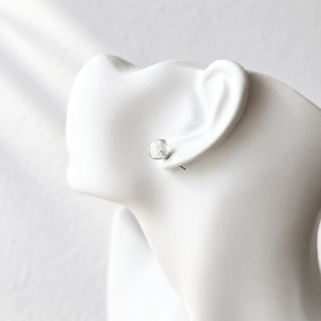 8mm 光の結晶 クォーツ/白水晶 天然石ピアス - ブリリアント M | iichi