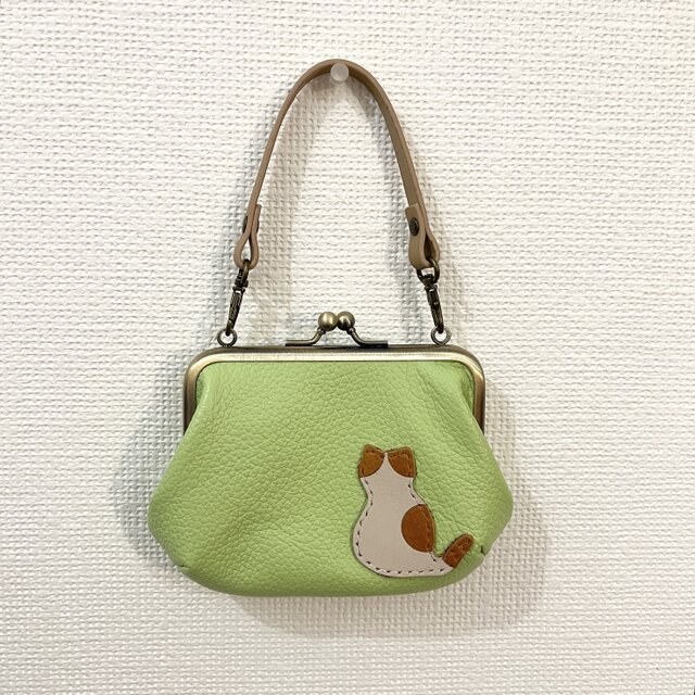 茶色ハチワレネコちゃんのふっくらお出かけがまぐちポーチ