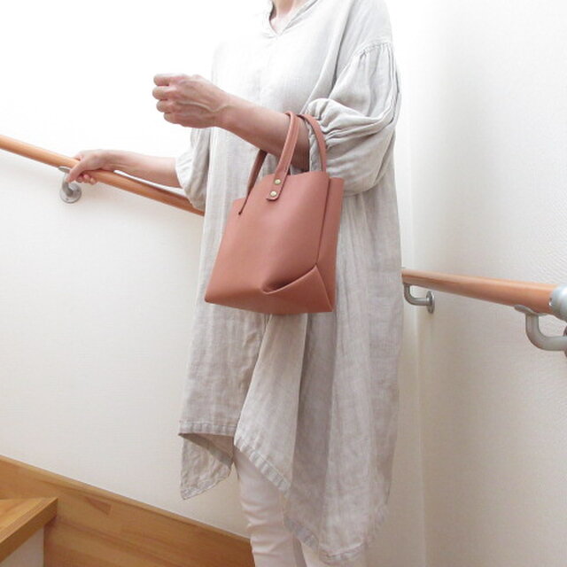 ☆新作☆《ゴート》ぷっくり三角マチ♪底マチワイドミニトート・シュリンク・アプリコット・0521のコピー