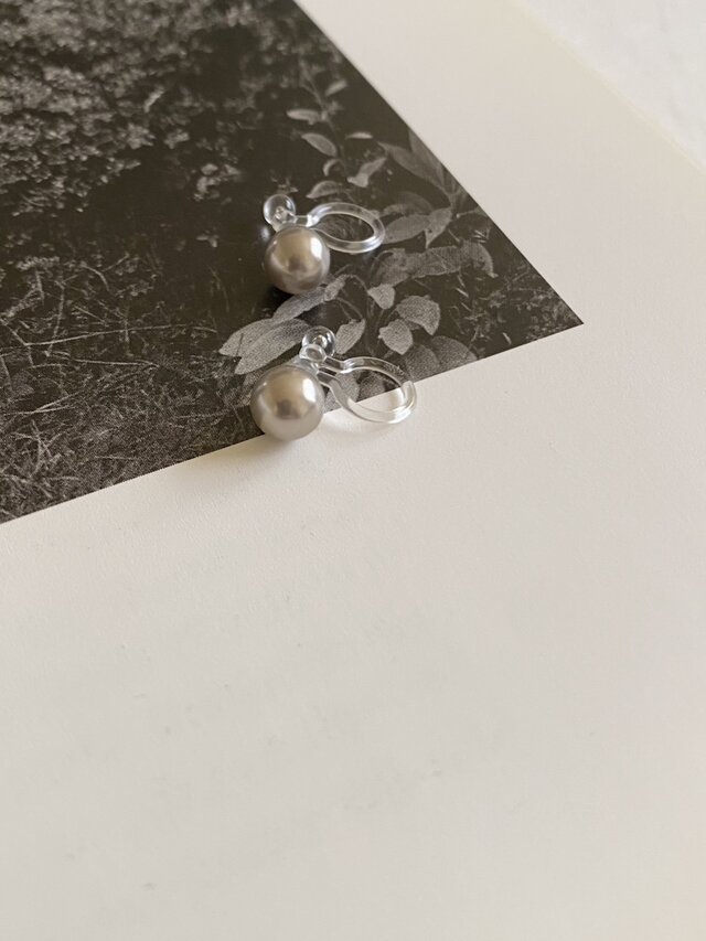 【2ペア】5.5～6ｍｍ 樹脂(ポリカーボネート)痛みなくホールドのイヤリング ノンホールクリップピアス（イヤリング）パールｇ