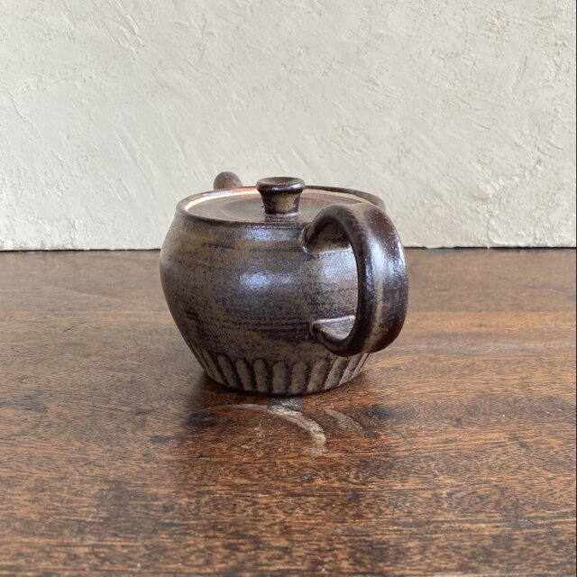 萩焼 鉄釉急須 | iichi 日々の暮らしを心地よくするハンドメイド