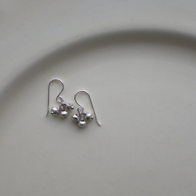 カレンシルバー 小さなつぶつぶピアス（silver925）orイヤリング
