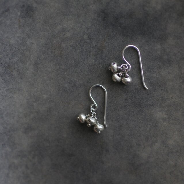 カレンシルバー 小さなつぶつぶピアス（silver925）orイヤリング