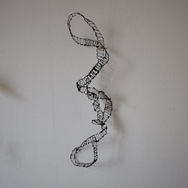 ワイヤーワークオブジェ・壁掛一輪挿し①