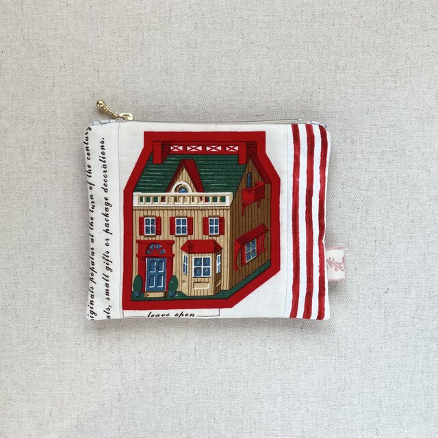 絵本のようなポーチ　小物入れ　おもちゃの家