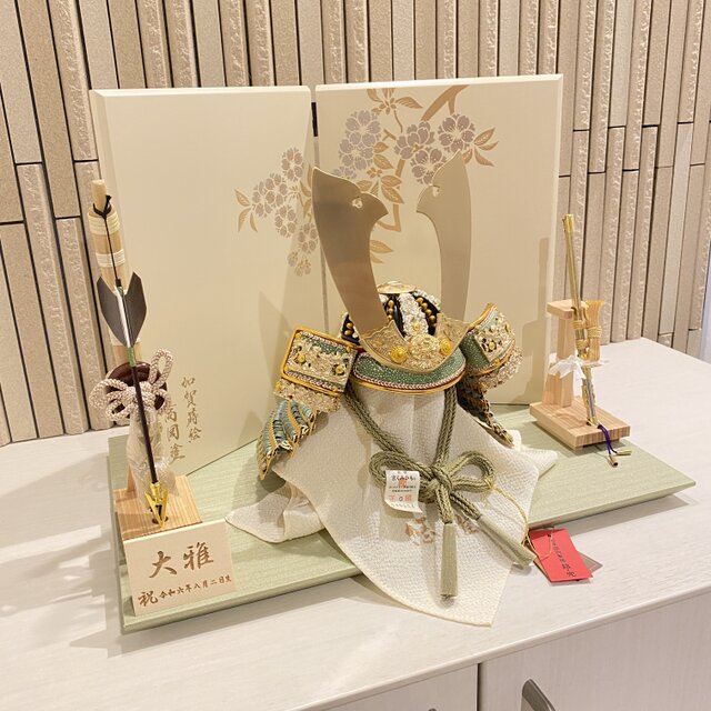松刀（しょうとう）6号兜 加賀蒔絵（かがまきえ）屏風平台飾り檜弓太刀
