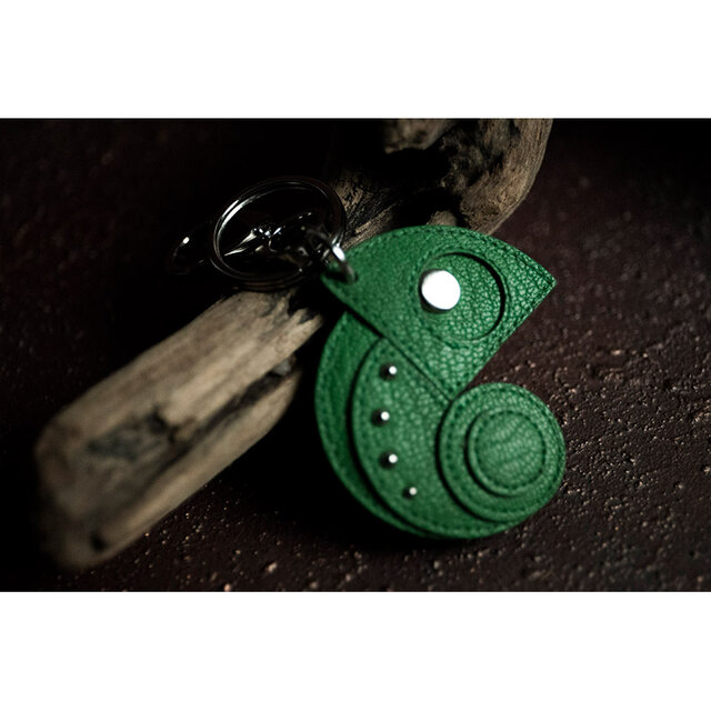 カメレオン デザイン / ヤギ革 キーホルダー ( スモール / グリーン