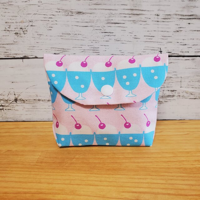 クリームソーダ柄の小さなポーチ
