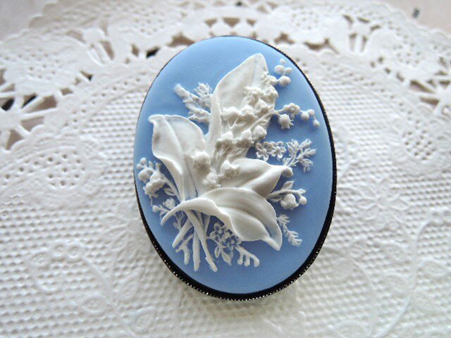 1390）素敵なカメオスズランアクリルカメオ高品質日本製☆2WAY