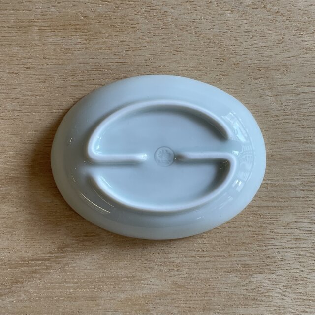 美品　陶器　年代物　盛り皿　楕円　染付の山水の絵柄が素敵な　古道具　濃淡が美しい 美品陶器年代物盛り皿楕円染付の山水の絵柄が素敵な古道具濃淡が