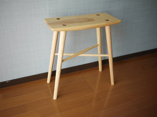 ホワイトアッシュのスツール | iichi 日々の暮らしを心地よくする