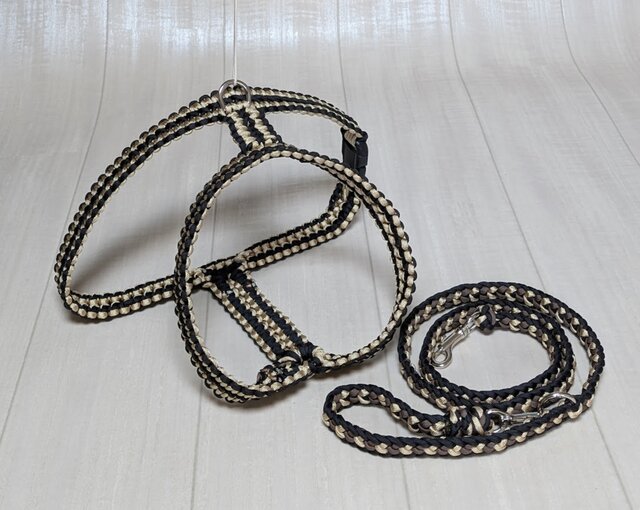 パラコード カフェリード 黒×ゴールド×濃茶 太めのLoveLove編み 中型