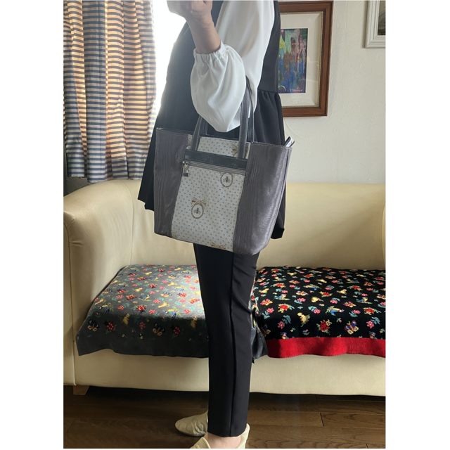 幸せを運ぶ蜂のトートバッグ - フランス製ジャガードの優雅な煌めき＊