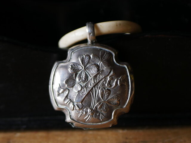 フランスアンティーク　シルバー　銀製　すずらん　ラトル　ガラガラ シルバーラトル 四つ葉 ベビーラトル 純銀 がらがら フランス