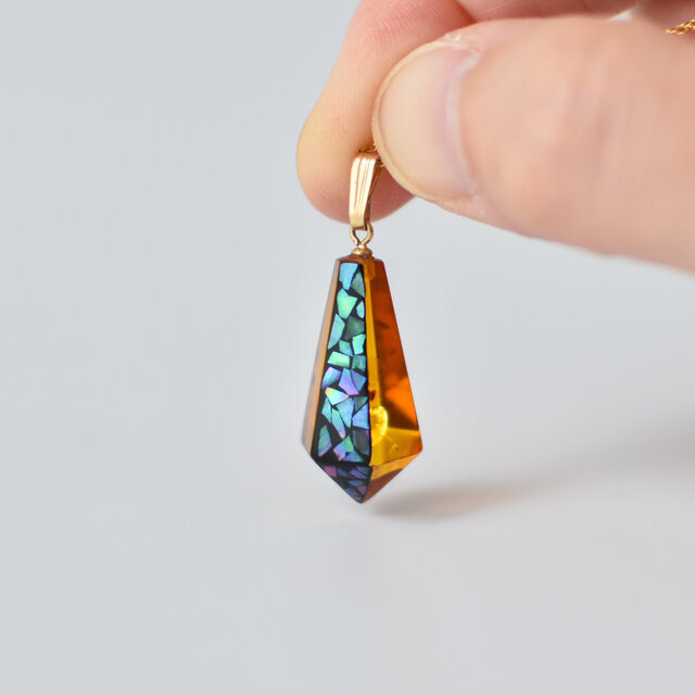 六角琥珀螺鈿ネックレス