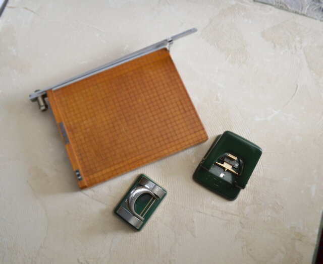 昭和レトロ LION 2穴パンチ 閉じ穴あけ ステイショナリー | iichi