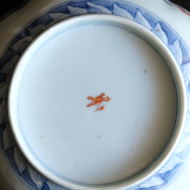 花形で可愛い◇見込みに龍。伊万里 染錦金彩花形大膾皿 松竹梅 蝶々 波