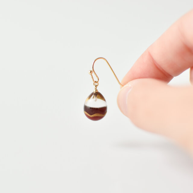 水晶蒔絵ピアス drop 椿 | iichi 日々の暮らしを心地よくする