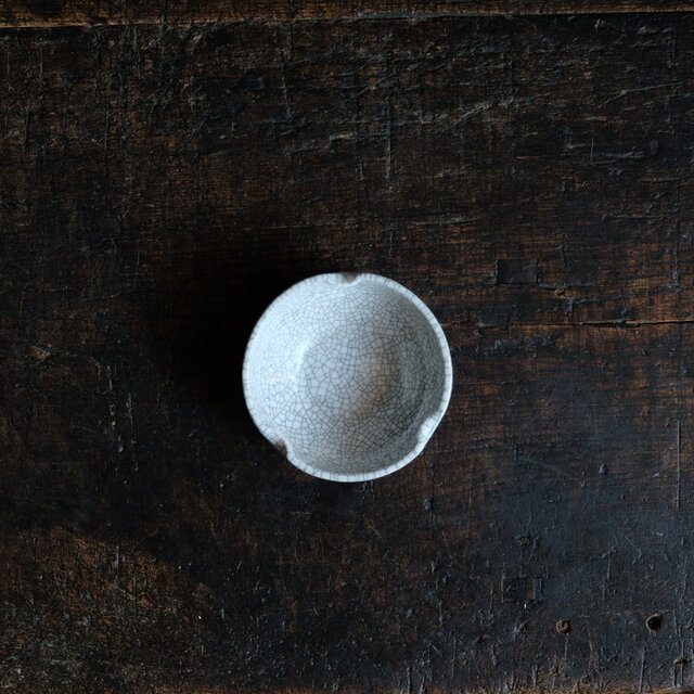 黒い貫入が素敵◆黒染付貫入小鉢　醤油皿　和食器　現代品 器　暮らしに