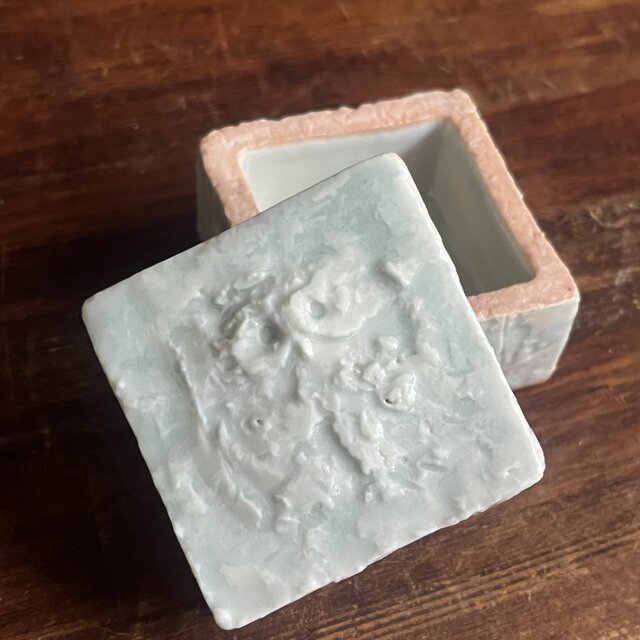 梟　香合(陶匣)　青白磁　No.1