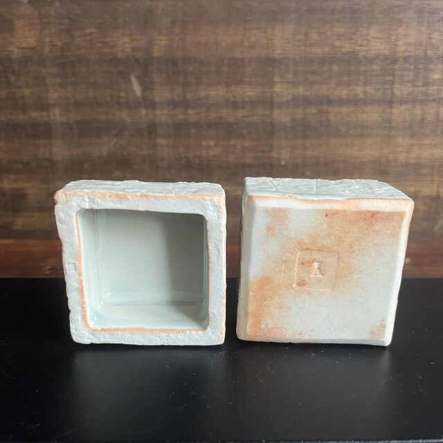 梟 香合(陶匣) 青白磁 No.1 | iichi 日々の暮らしを心地よくする