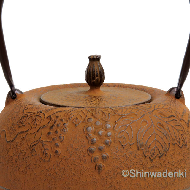 お取り寄せ】南部鉄器 鉄瓶 姥口葡萄 錆色 鉄蓋 1.8L 内面素焼き・酸化