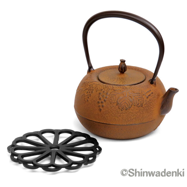 お取り寄せ】南部鉄器 鉄瓶 姥口葡萄 錆色 鉄蓋 1.8L 内面素焼き・酸化
