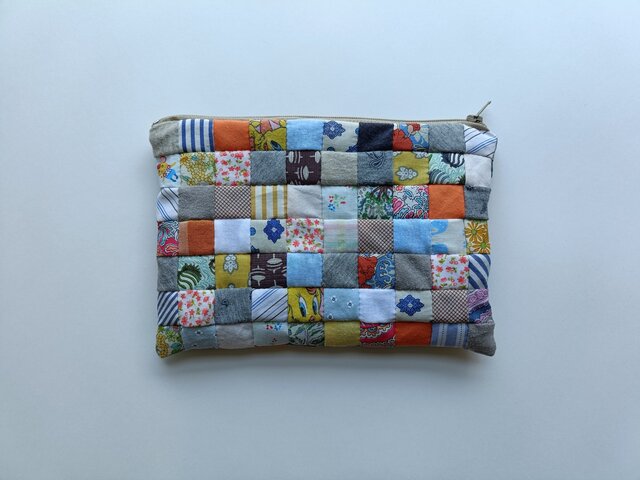 感謝価格　SALE パッチワーク　16cmファスナーポーチ　人気　ハンドメイド 感謝価格 SALE パッチワーク 16cmファスナーポーチ 人気