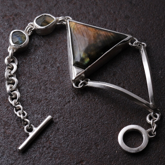 スペクトロライトラブラドライトの火造りブレスレット