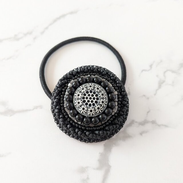 お花ボタンのビーズ刺繍ヘアゴム（K1221)