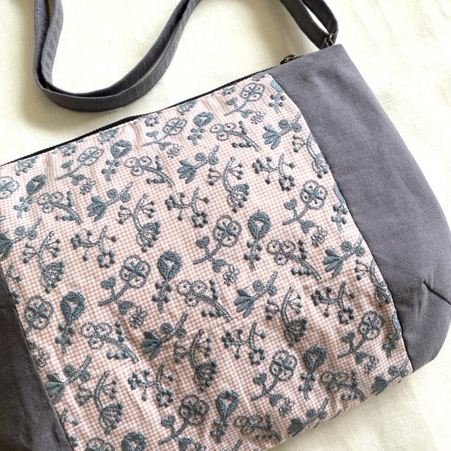 ラウンドショルダーバッグ＊刺繍ショルダーバッグ/check dawn pink