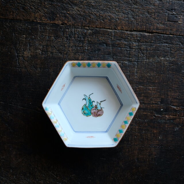 ふきのとうが可愛い◆久谷焼　野菜文色絵六角皿　暮らしに　和食器　工芸品　現代品