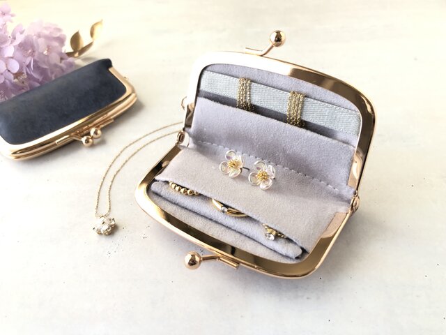 本革】《コロンと可愛い》ミニアクセサリーケース／ネイビー◎伸びる