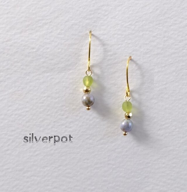 G21　ミステリアスブルーとゴールドの小さめピアス（パーツ変更可能）