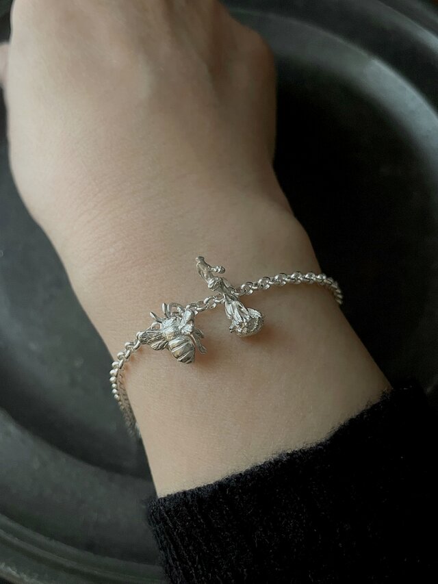 花と蜂〜シルバーブレスレット