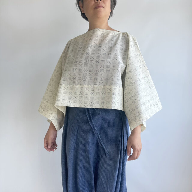 シナリー　ブルー2つ、A1 2つ　りこ様 1点もの】丁字のプルオーバー2way -ウール着物地 オフホワイトに