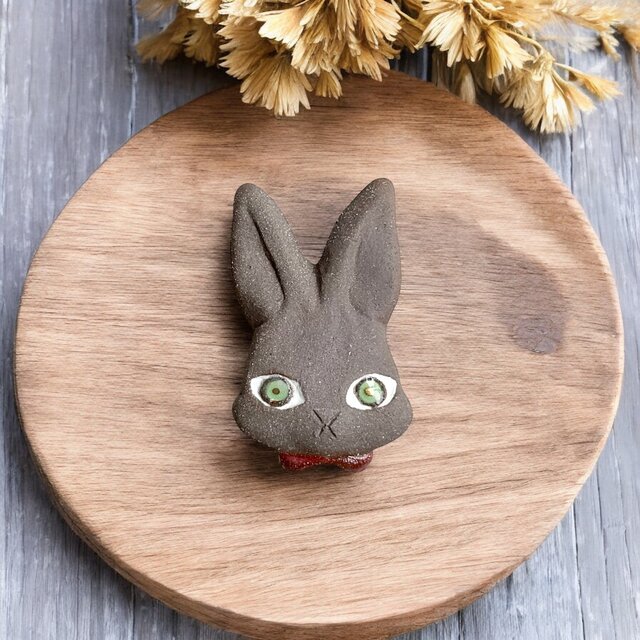 陶ブローチ 賢治の兎