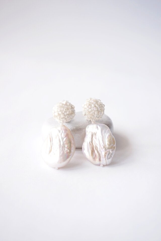 kiira,baroque pearl】アンティークビーズ手刺繍ピアス | iichi 日々の