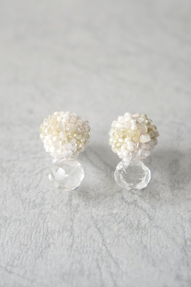 【 mosaica,light-02】アンティークビーズ手刺繍ピアス