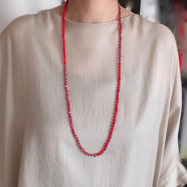 元気をくれる赤い珊瑚と、赤いパールのコラボレーションロング