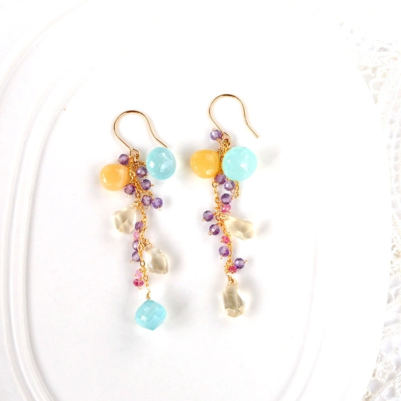 Pastel Joie（パステル・ジョワ）– 春色のよろこびを纏うピアス　シーブルカルセドニーxスキャボライト