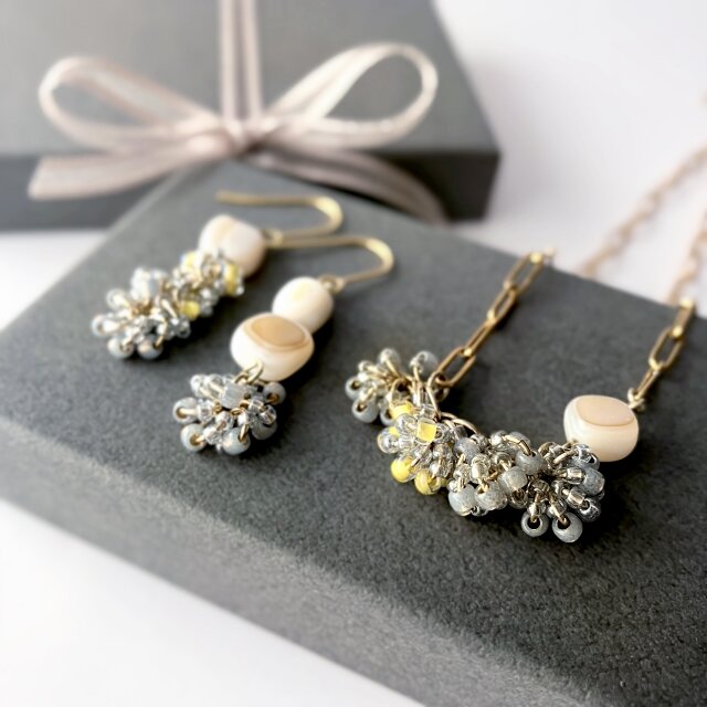 グレービーズのネックレス & イヤリング/ピアス マザーオブパール  大人シック 母の日ギフト 早期割引有