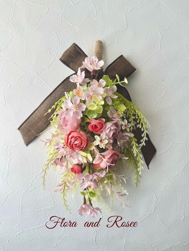 桜とラナンキュラスのスワッグ