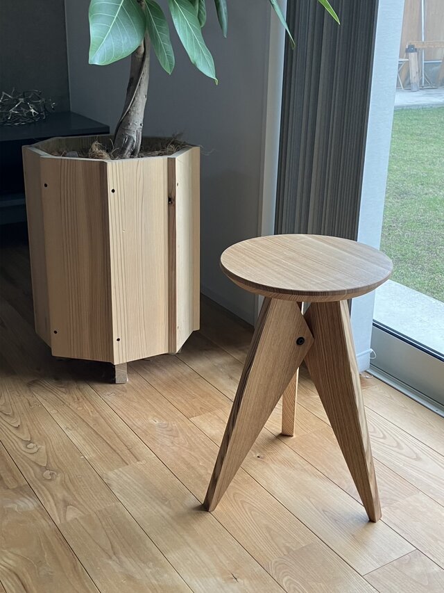 【独創的なデザインが魅力】オリジナルスツール