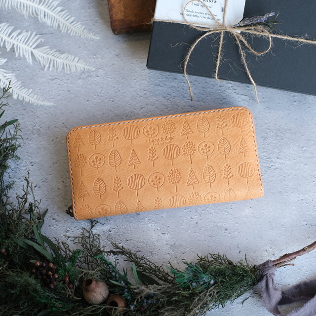 通帳も入る　北欧柄の　おしゃれ　ラウンドファスナー　長財布　レディース　納期１週間　かわいい